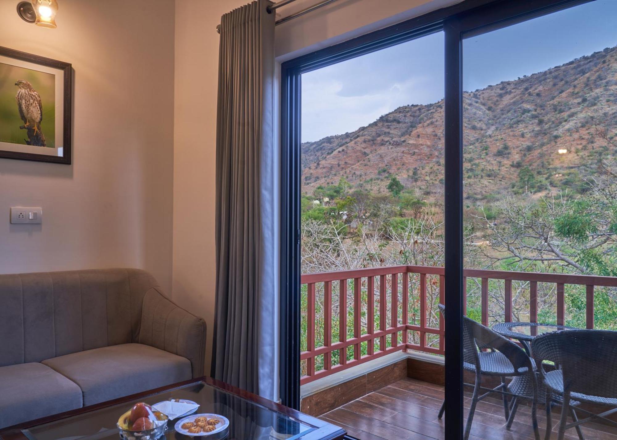 The Hunting Lodge Resort Udaipur - Villas & Pool Dabok Dış mekan fotoğraf