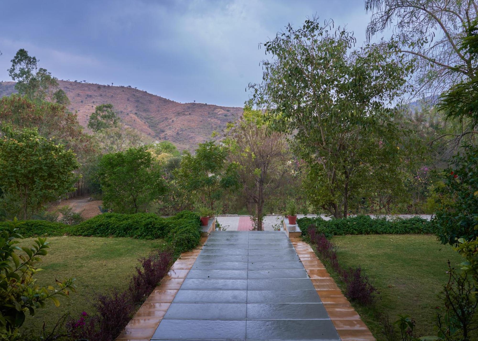 The Hunting Lodge Resort Udaipur - Villas & Pool Dabok Dış mekan fotoğraf